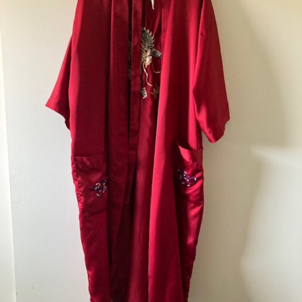 VTG by Good Charles Oriental Satin Red Embroidered Kimono Robe Size M
